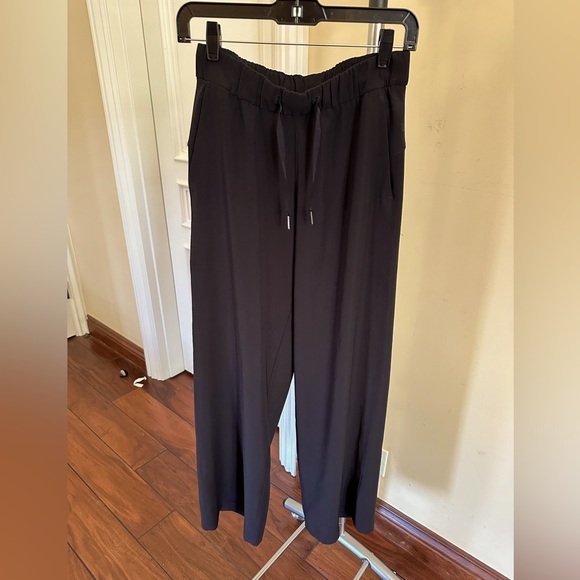 LULULEMON- High Rise Wide leg pants - Picture 4 of 6
